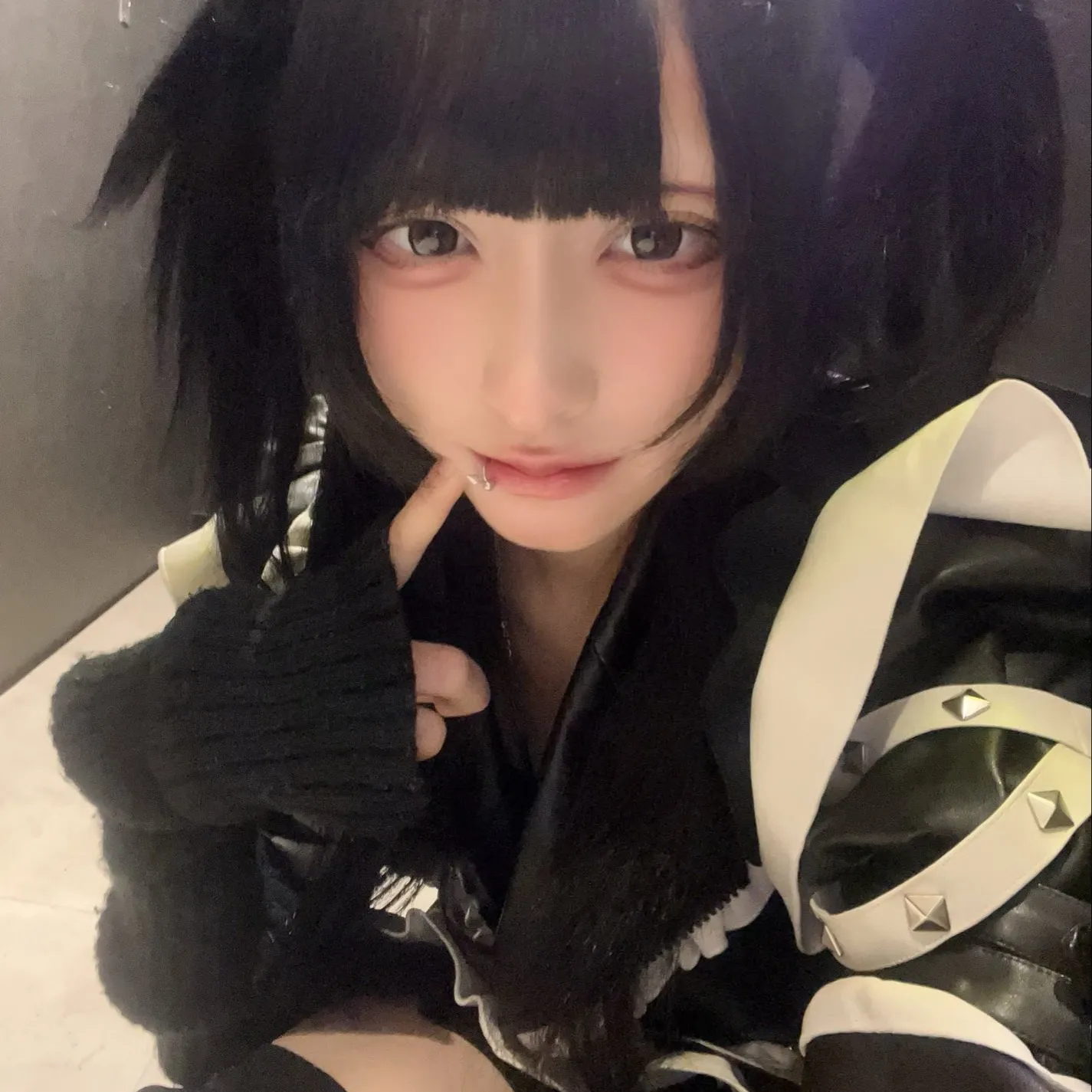 にこ