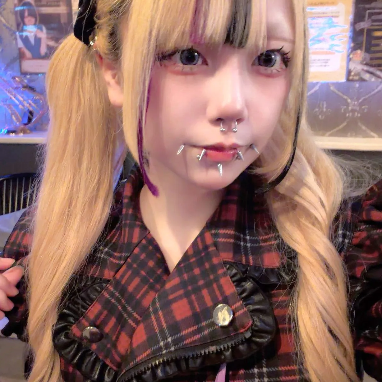 でび