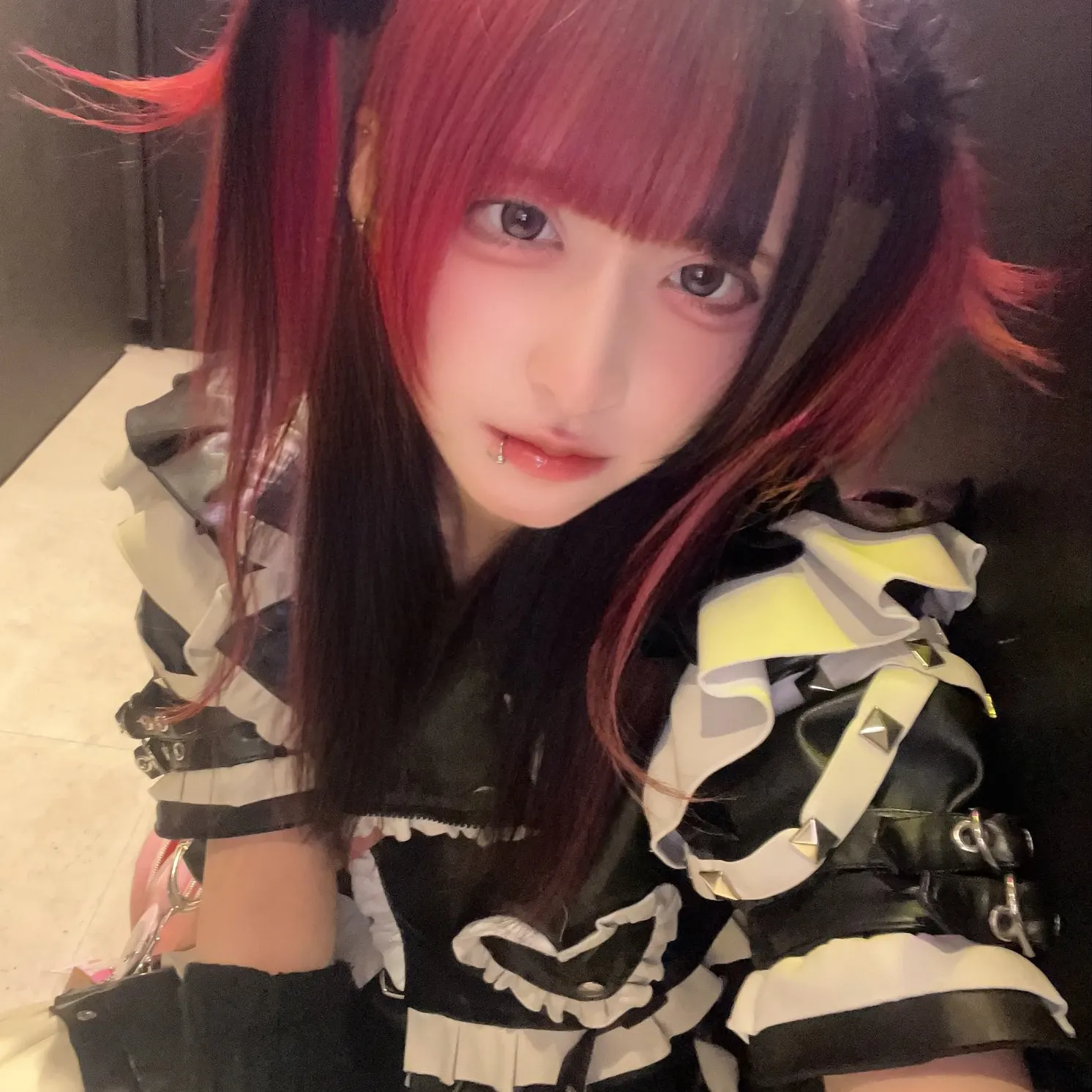 にこ