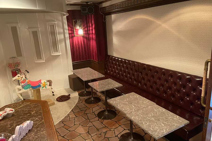 眠らない遊園地レアリゼ コンカフェナビ コンセプトカフェのクーポン バイト求人