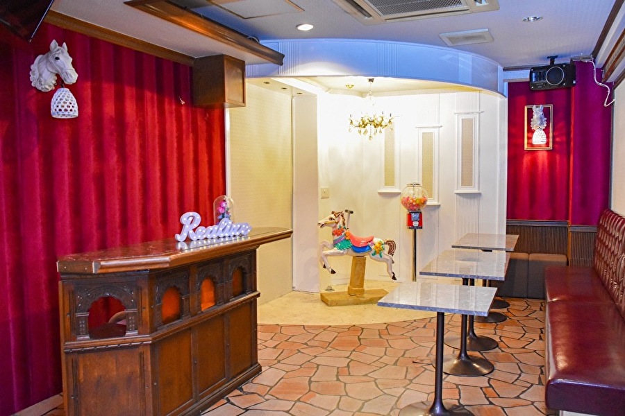 眠らない遊園地レアリゼ コンカフェナビ コンセプトカフェのクーポン バイト求人